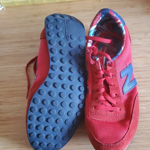 New Balance Women's Red&Navy Sneakers SZ 9 - Picture 2 of 6